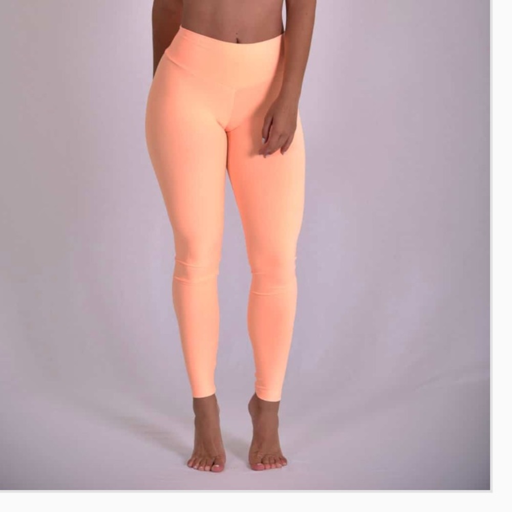 CLS sportswear high waisted scrunch butt leggings